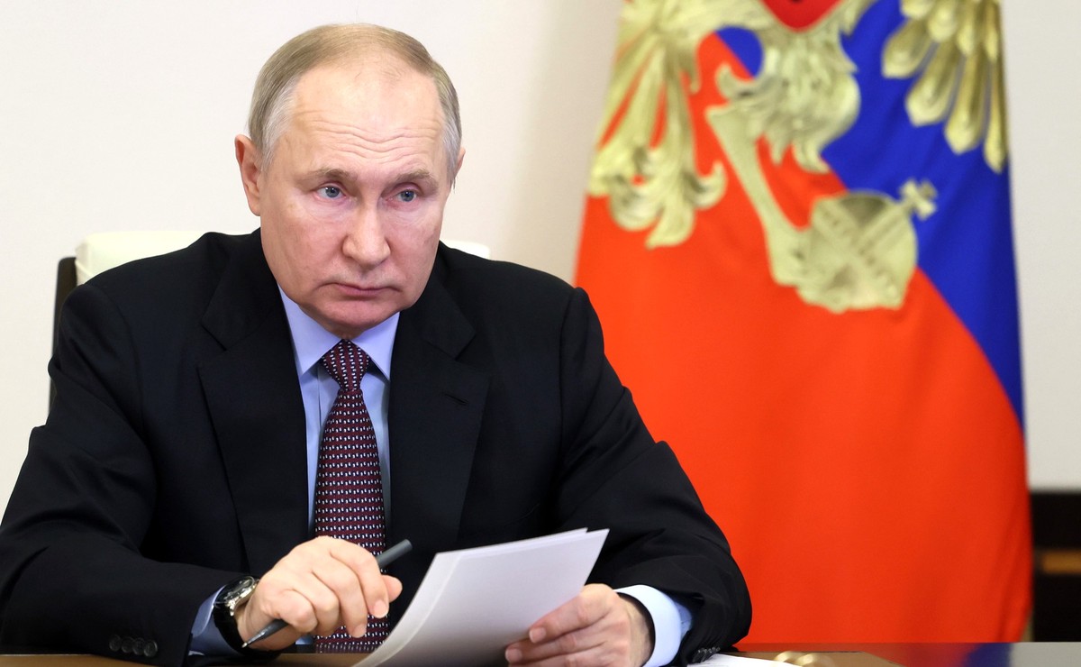 Президент РФ подписал указ о специальных мерах в ответ на введение потолка цен на нефть