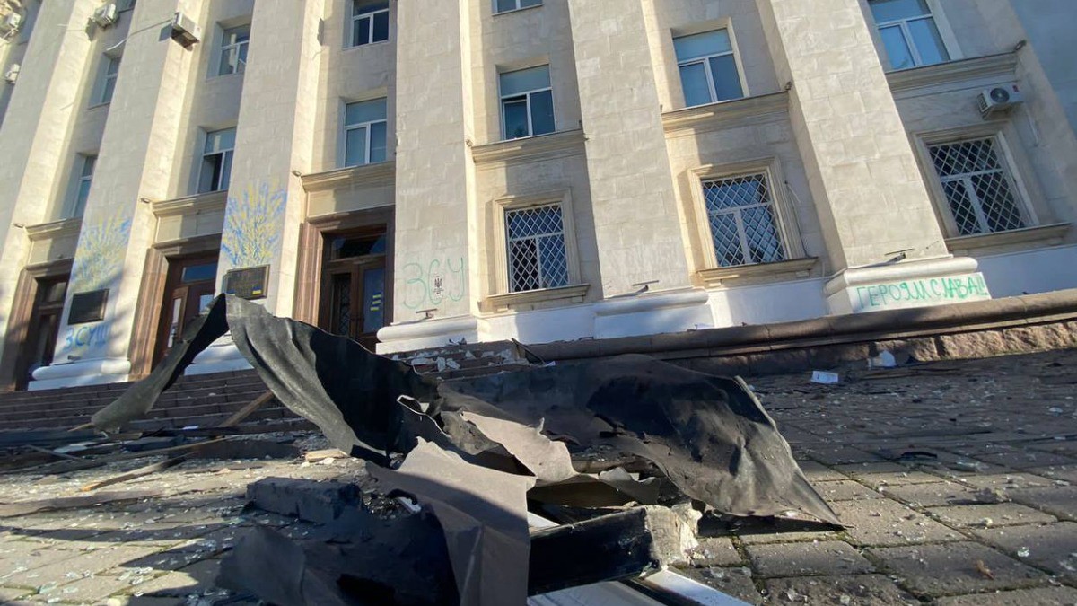 В Херсоне в ночь на воскресенье прогремели мощные взрывы