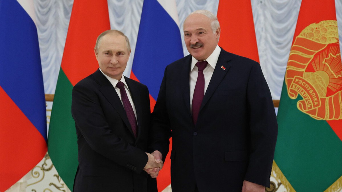 Путин выразил признательность Лукашенко за вклад в разрешение ситуации