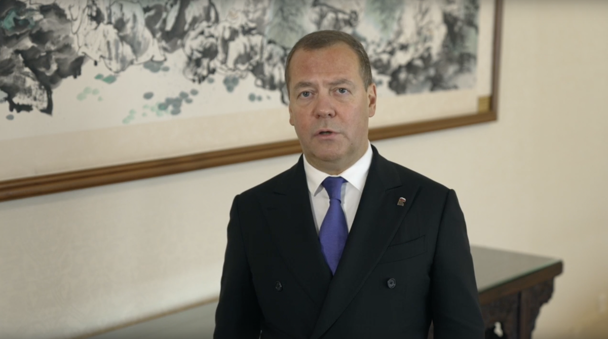 Медведев в Пекине передал Си Цзиньпину послание Путина