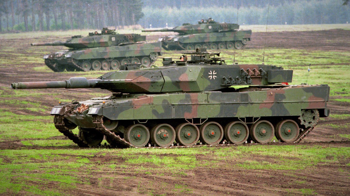 Германия вместе с Данией передала Украине десять танков Leopard и готовит к поставке РСЗО HIMARS