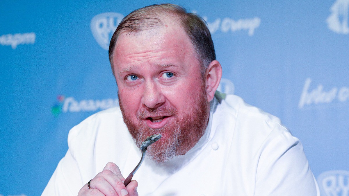 Шеф-повар Ивлев раскрыл семейный рецепт блинов с мясом