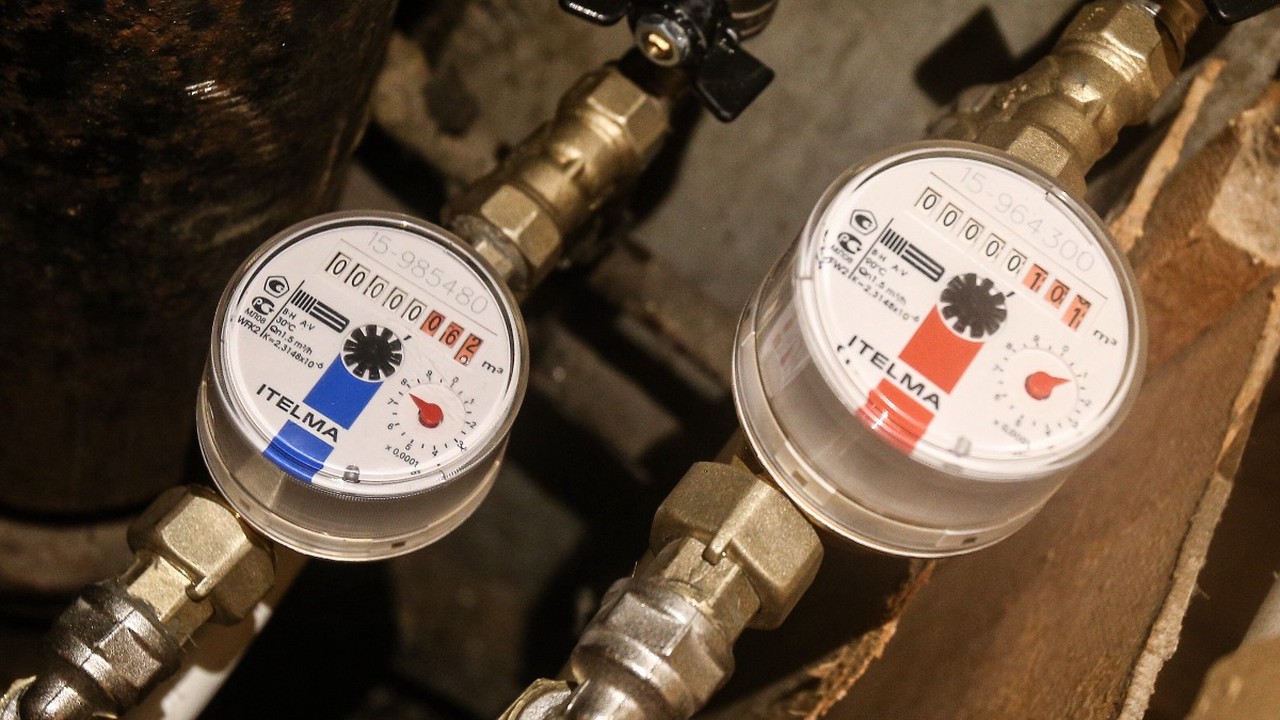 Долги за ЖКУ в России хотят списывать онлайн: эксперимент уже идет