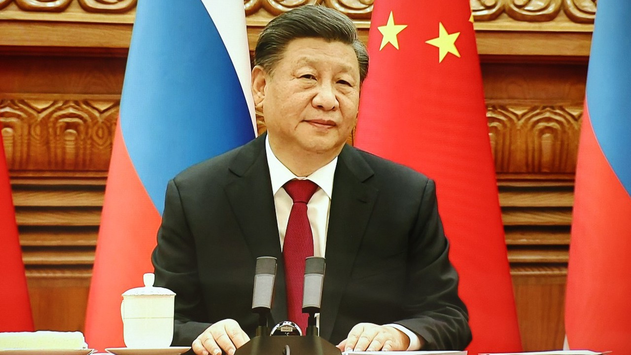 Си Цзиньпин отметил позицию РФ не отказываться от переговоров с Украиной