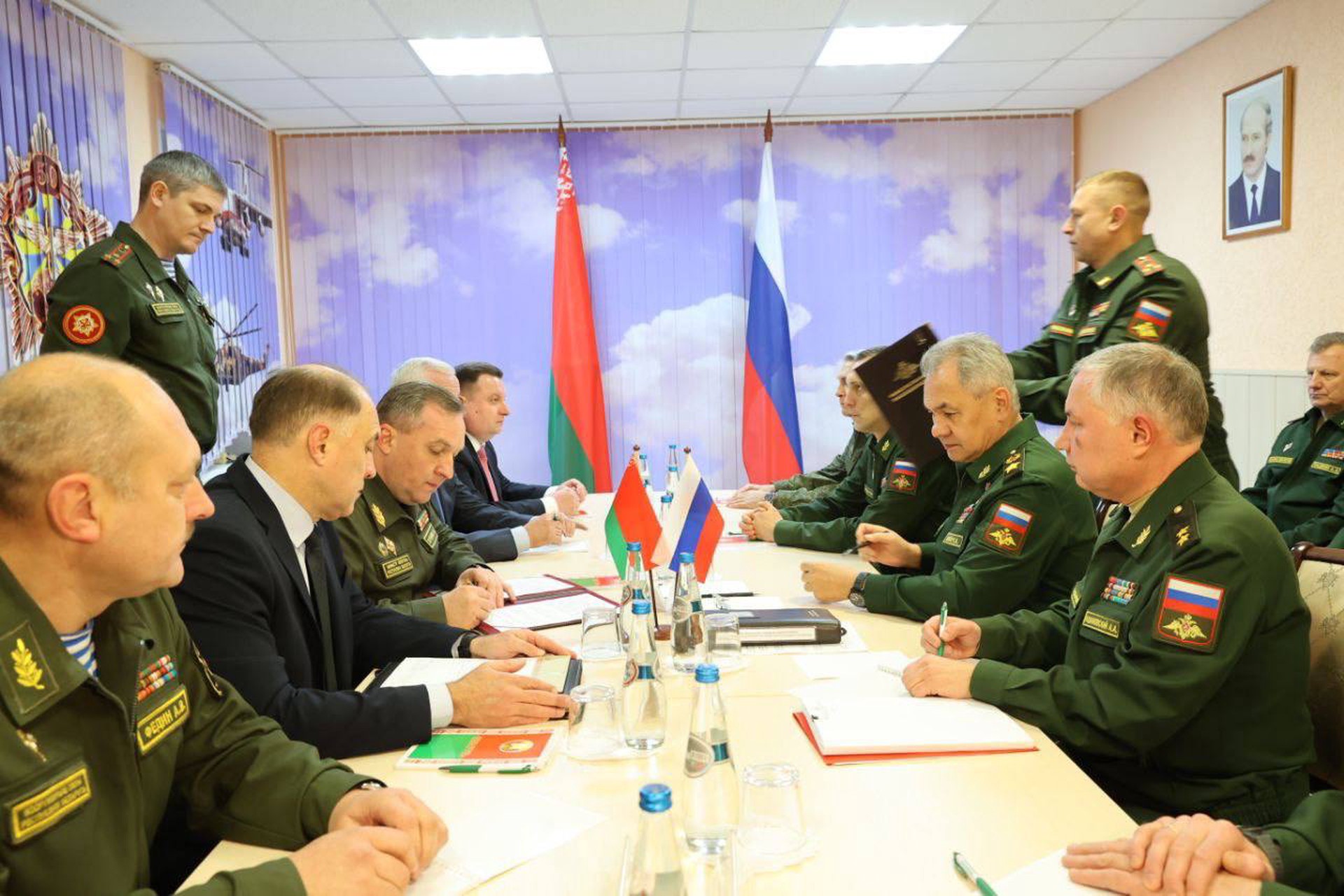 Шойгу прибыл в Минск на переговоры с министром обороны Белоруссии