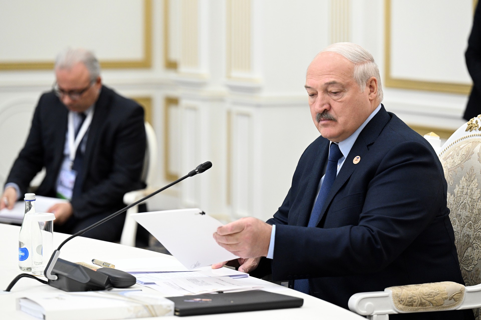 Лукашенко: Белоруссия попала в «международный замес» из-за США