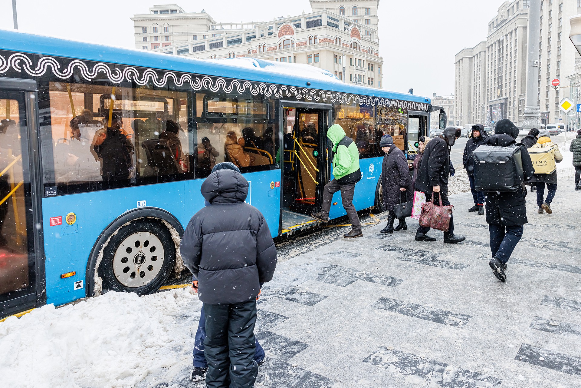 В ЛДПР предложили сделать проезд в общественном транспорте бесплатным для школьников зимой