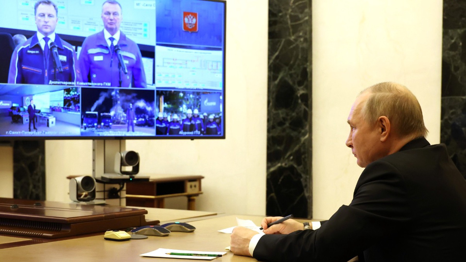 Путин спросил у рабочих «Газпрома» о том, какая у них зарплата