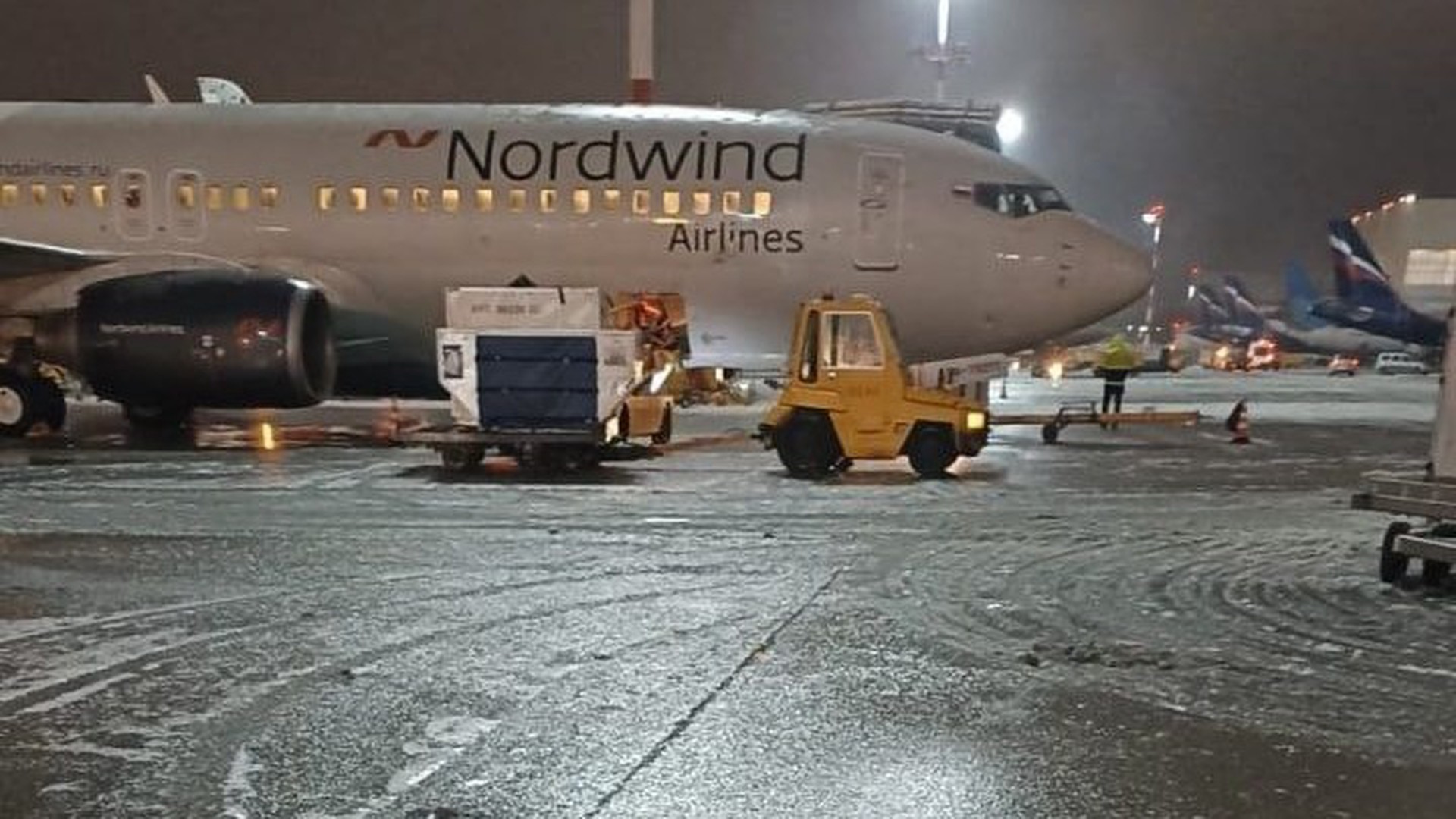В аэропортах Москвы отменили или задержали более 50 рейсов из-за ледяного дождя