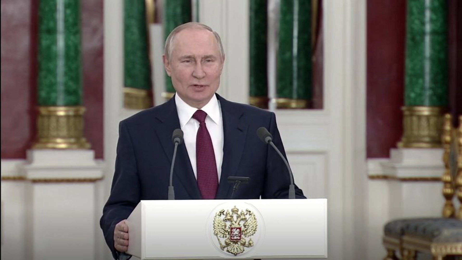Путин наградил деятелей искусства