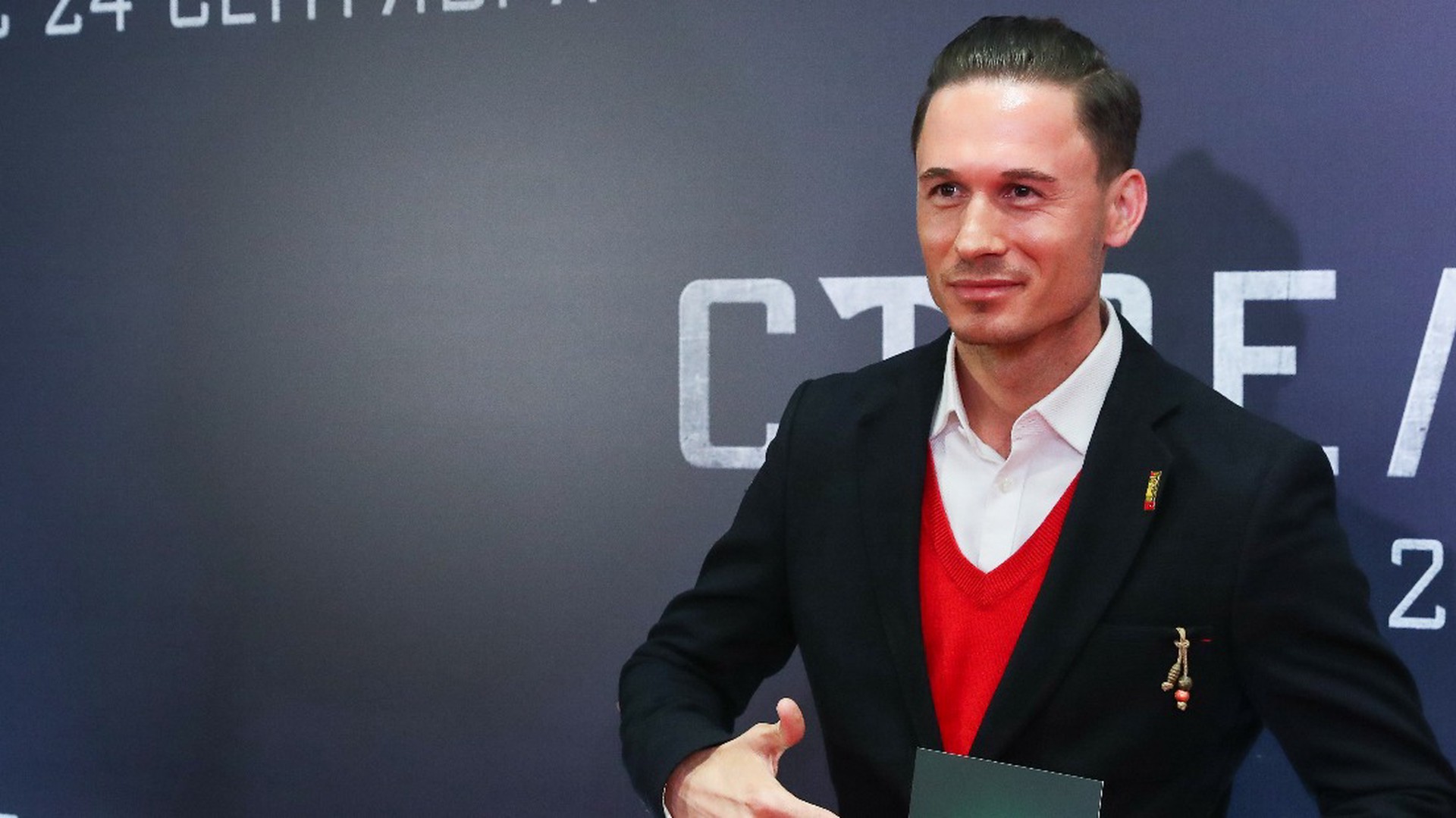 Актёр сериалов «Молодёжка» и «Метод» привёз донецким бойцам гуманитарную помощь и остался жить в расположении