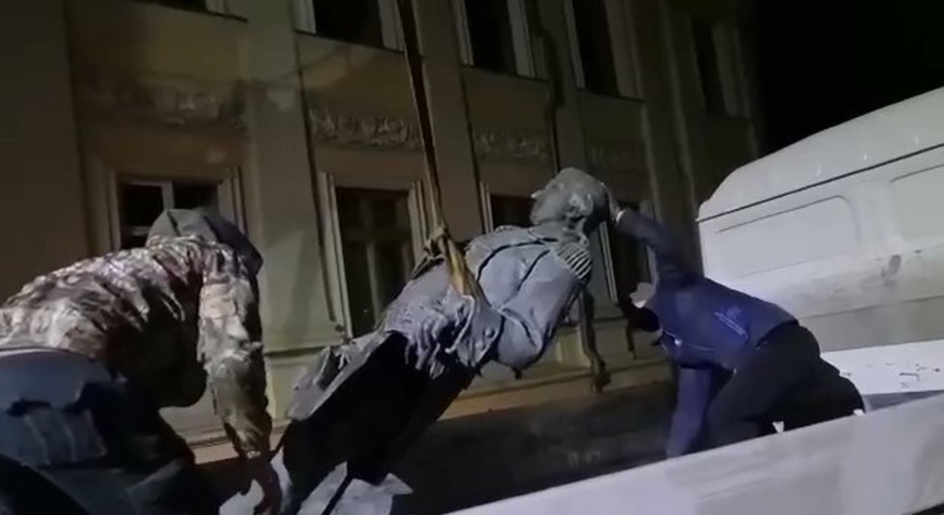 В Одессе приступили к демонтажу памятника Екатерине II