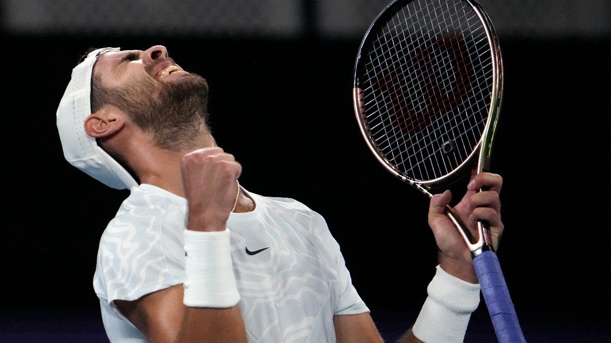 Хачанов впервые в карьере пробился в 1/8 финала Australian Open