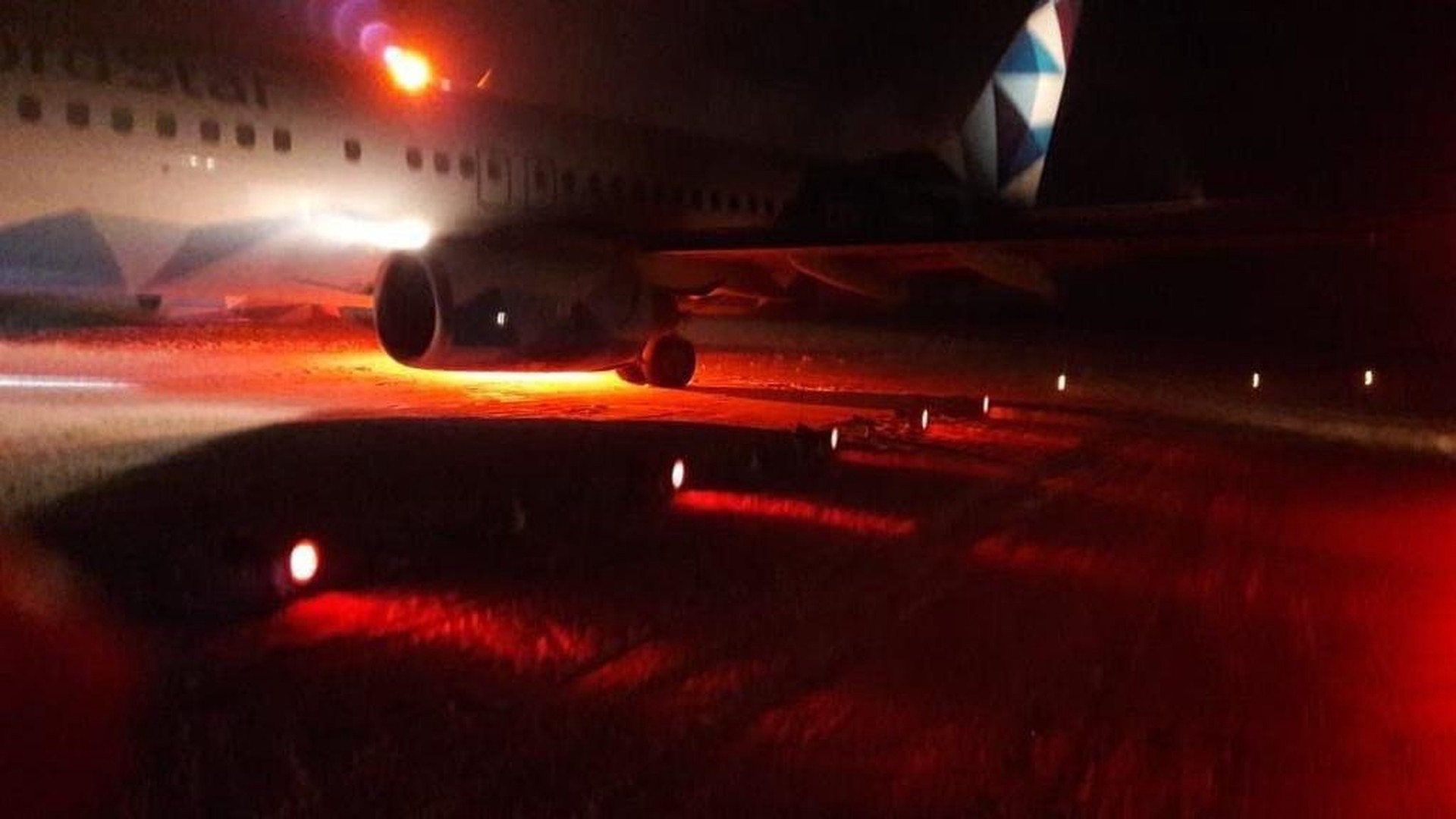 В аэропорту Норильска самолёт компании NordStar выкатился за пределы взлётной полосы