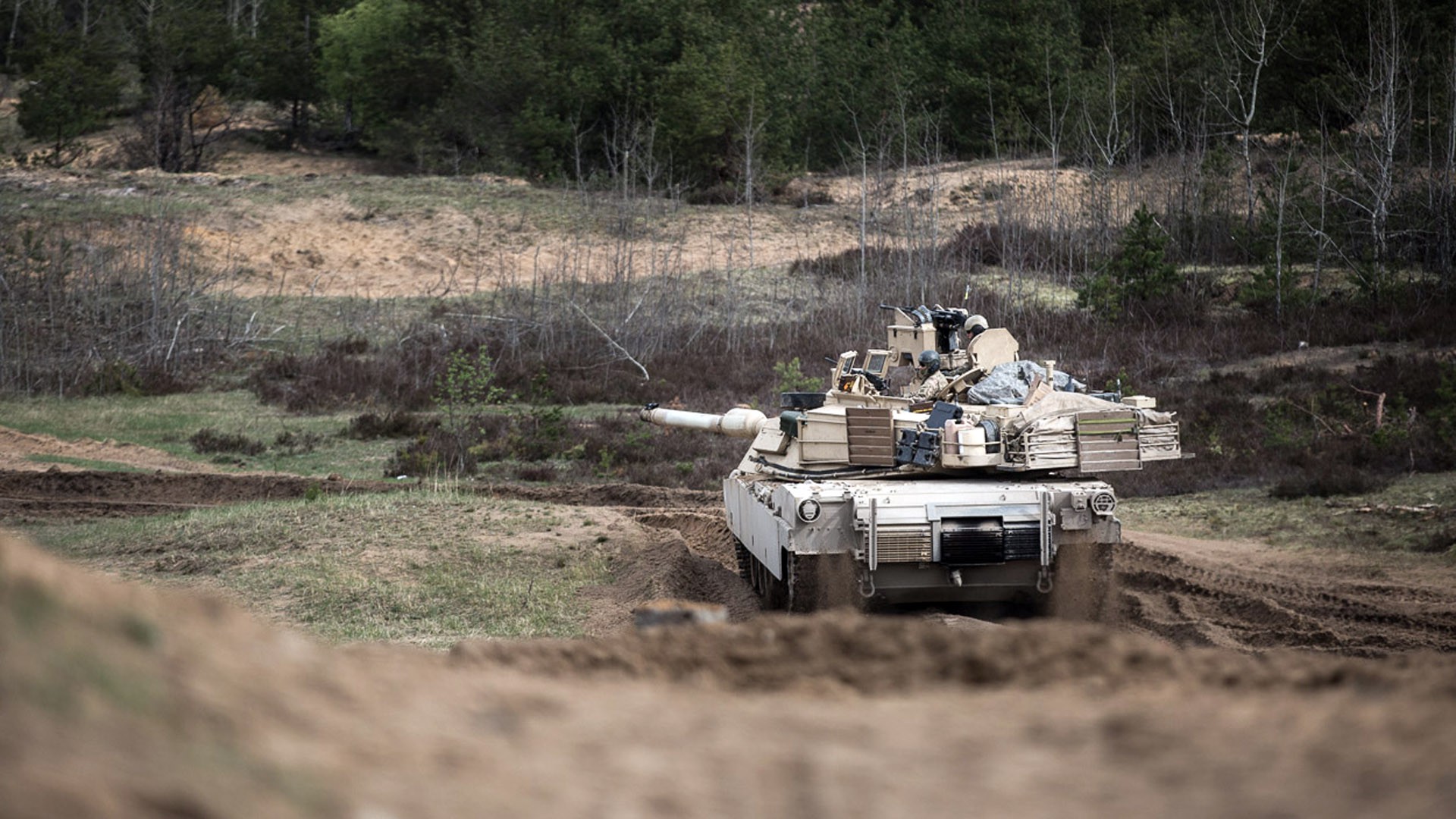 Бойцы спецназа добрались до подбитого под Авдеевкой танка Abrams 