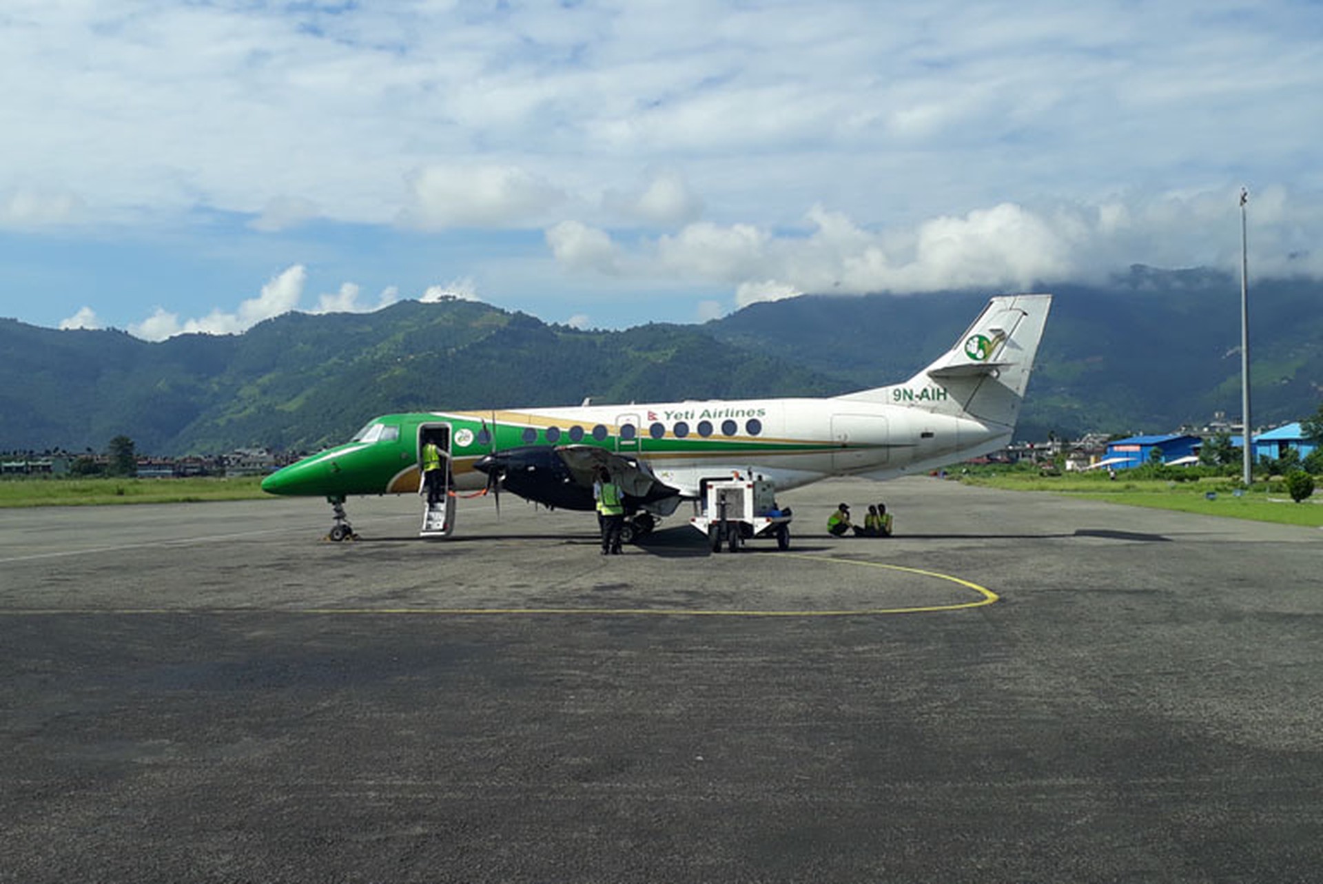 СМИ: Все пассажиры и члены экипажа погибли при крушении самолёта в Непале