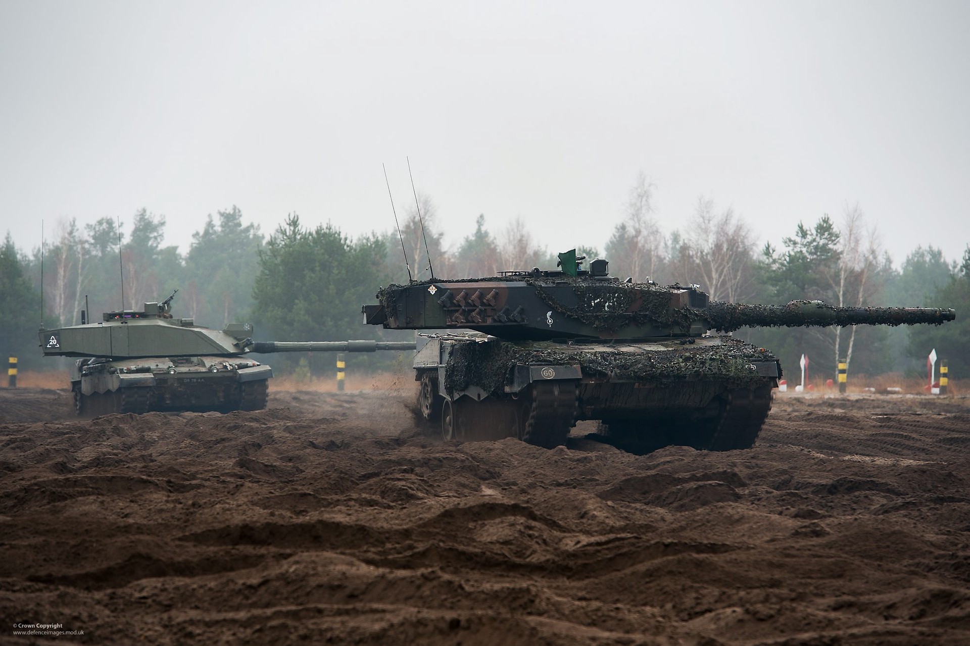 Германия отправит Украине 14 танков Leopard 2 и разрешит другим странам реэкспорт танков