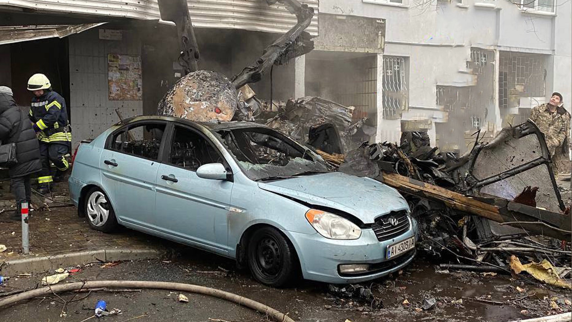 Власти подтвердили гибель 18 человек в результате авиакатастрофы в Броварах