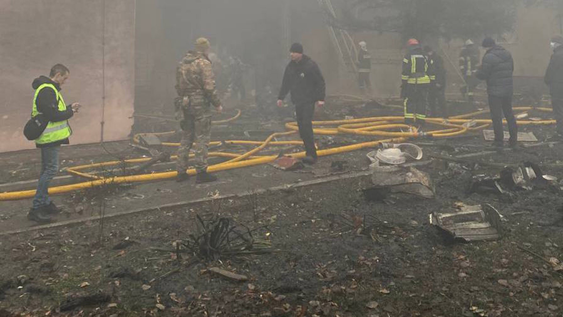«Они своих сбивают»: военный эксперт назвал версии крушения вертолёта в Броварах