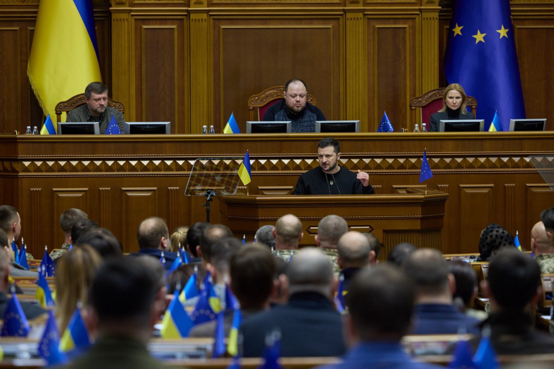 Спикер Рады Стефанчук заявил, что Украина не может сражаться до изнеможения, ей нужна быстрая победа