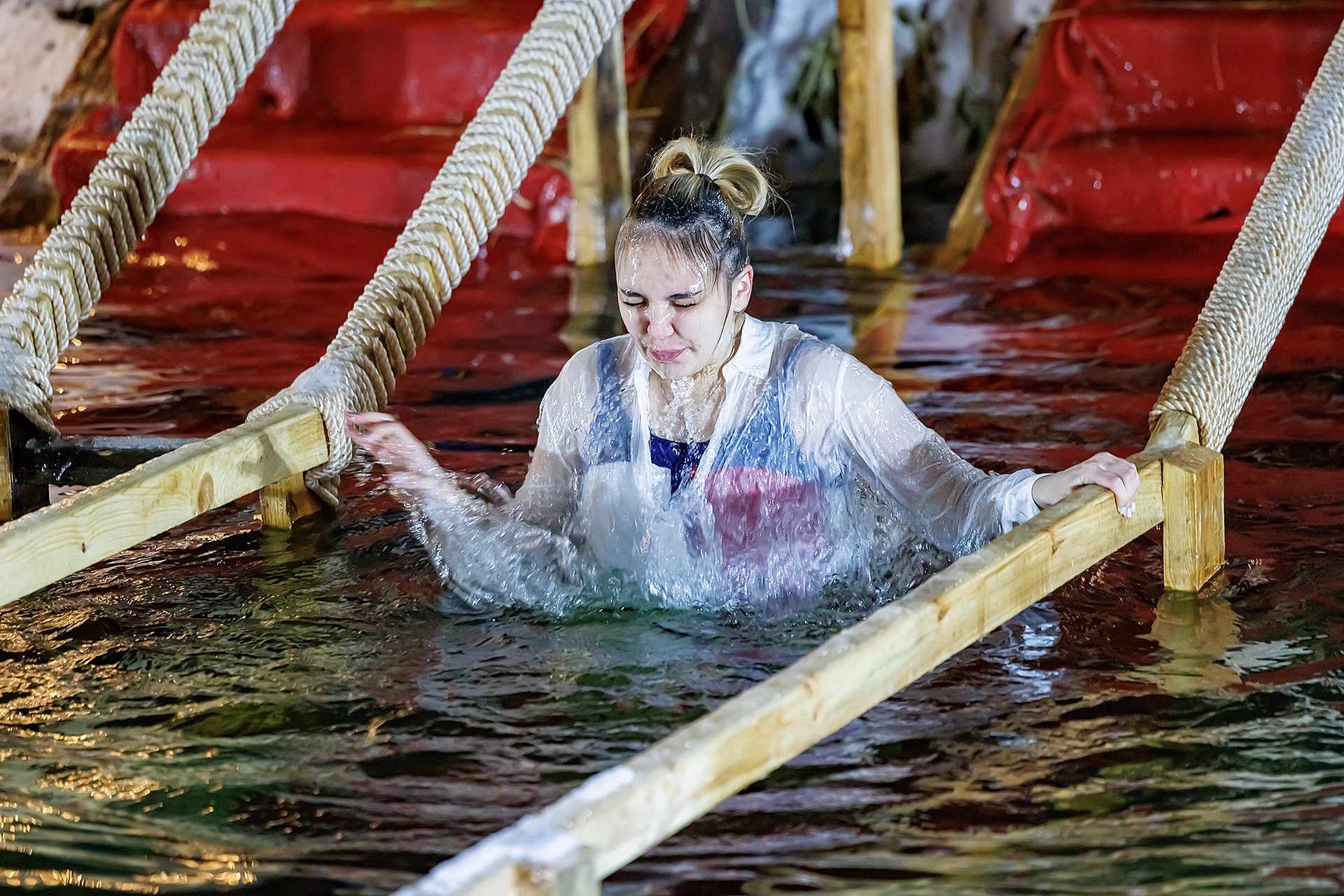 Две трети россиян заявили, что никогда не окунались в прорубь на Крещение