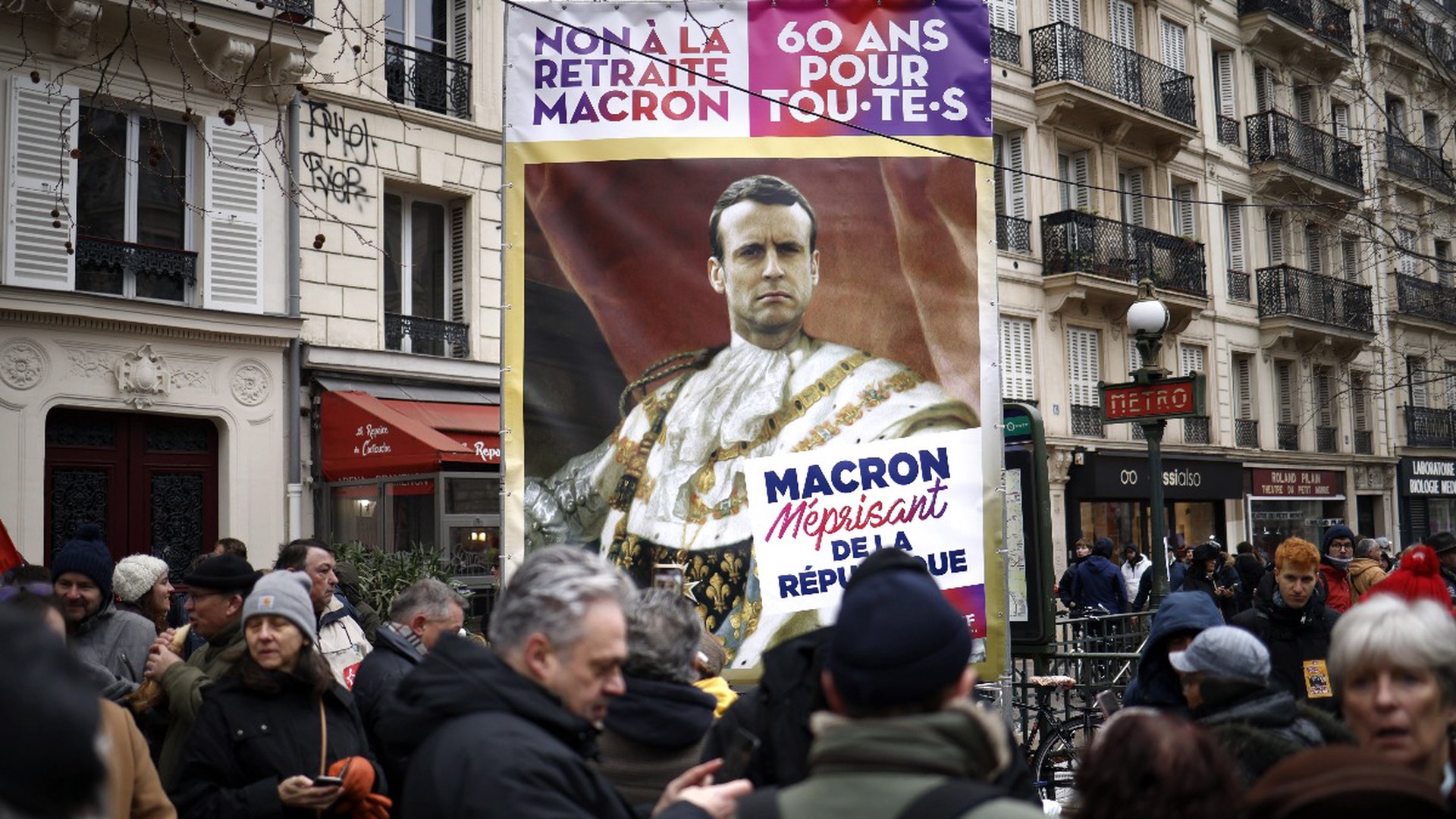 Протесты против пенсионной реформы в Париже: прислушается ли Макрон к народному возмущению