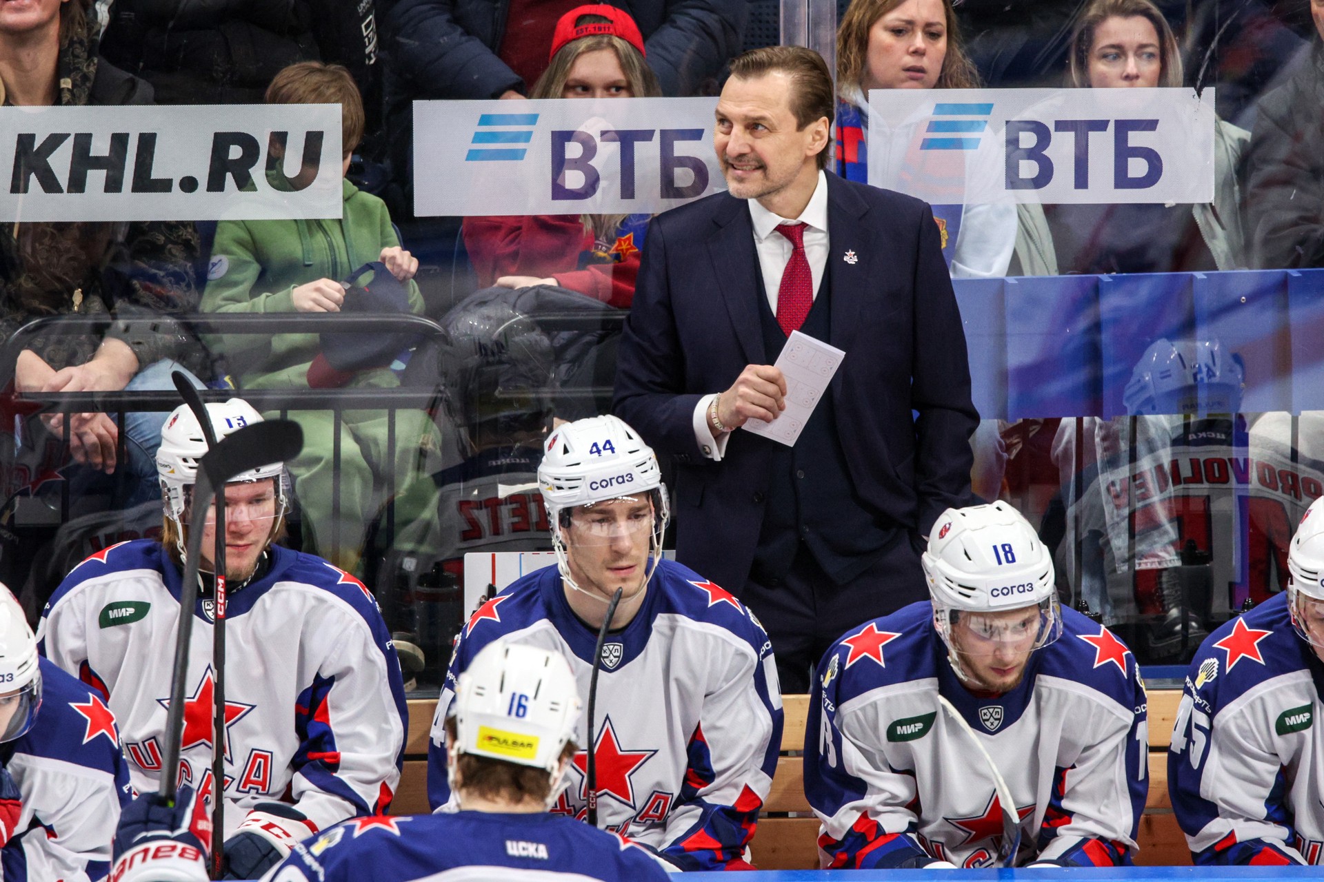 Главный тренер ЦСКА отказался сравнивать ощущения от победы в НХЛ и в Кубке Гагарина