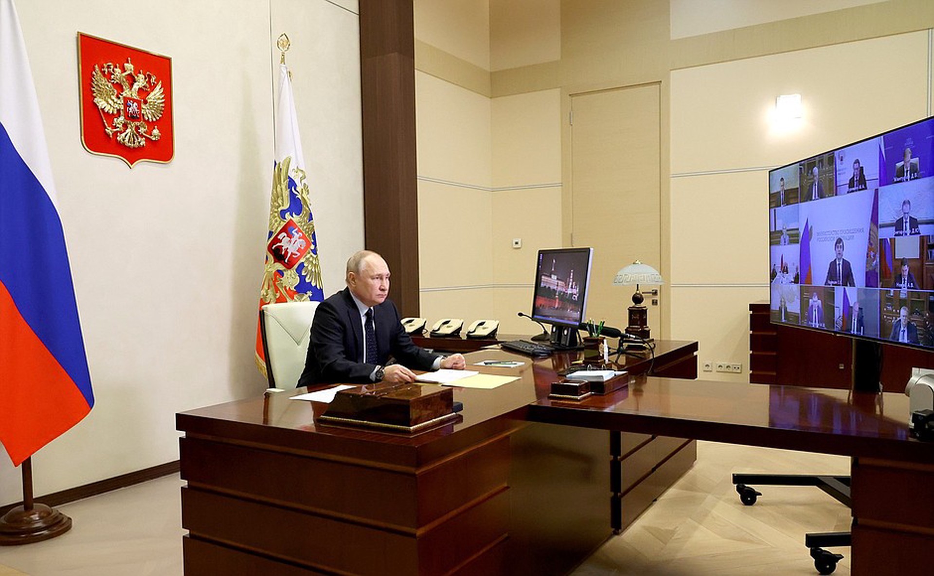 Путин раскритиковал вице-премьера Мантурова из-за запаса лекарств в стране