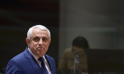 Румынский министр уснул в прямом эфире во время обсуждения Украины