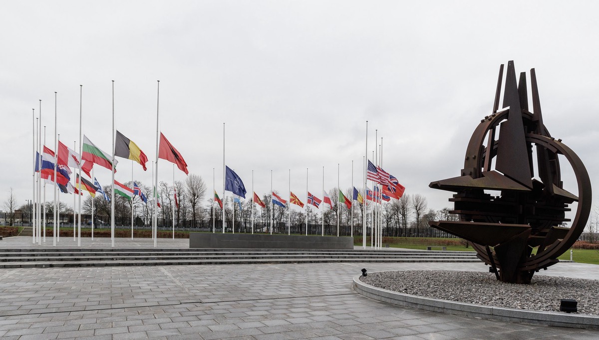 CNN: в НАТО признали, что Украина перестает быть в центре внимания Запада