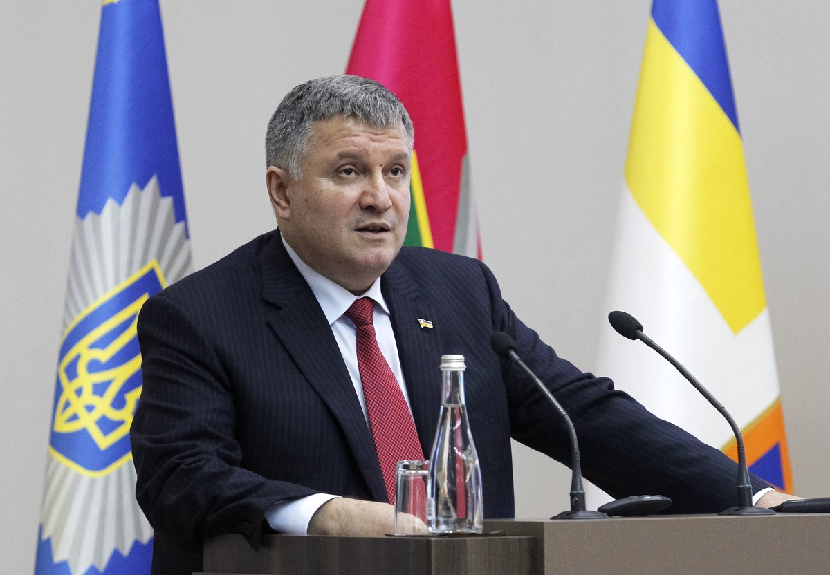 Госбюро Украины провело обыски у экс-главы МВД Арсена Авакова
