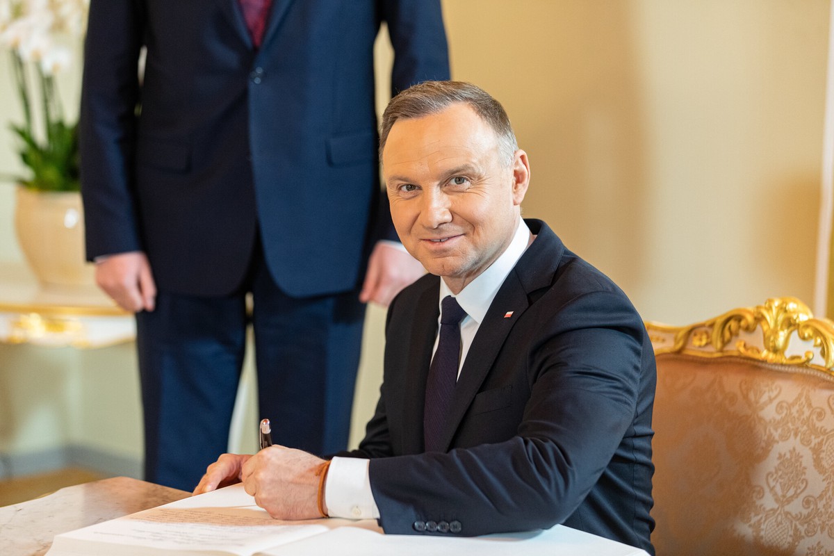 Дуда: Польша готова обеспечить скорейшие поставки боеприпасов на Украину