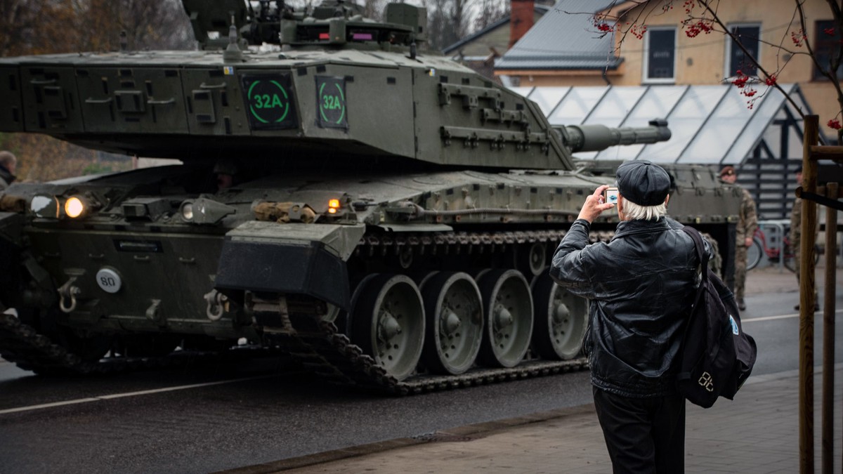 Times: Великобритания красила танки Challenger 2, в том числе для ВСУ, канцерогенной краской