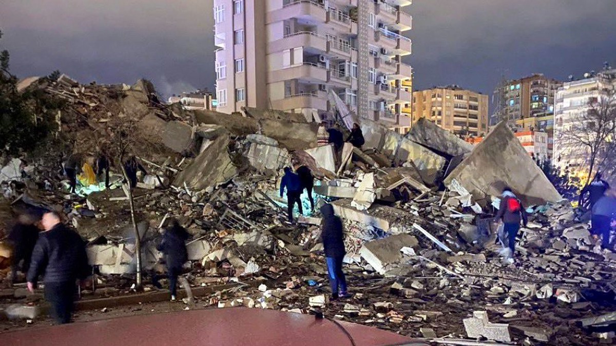 Число погибших из-за землетрясения в Турции возросло до 2 316 человек, ранены более 13 тысяч