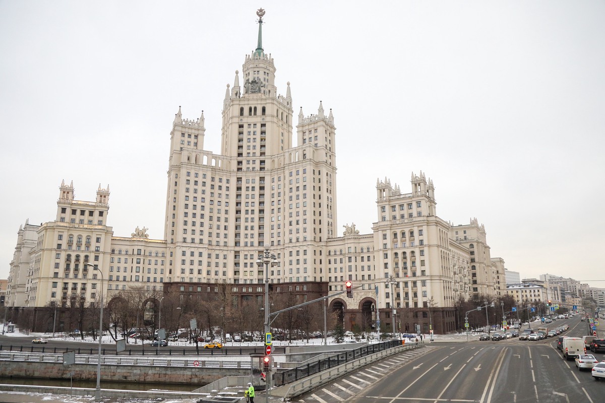 Руфер впал в кому после падения со сталинской высотки в Москве