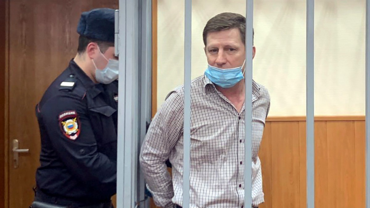 Для экс-губернатора Хабаровского края Сергея Фургала запросили 23 года колонии строгого режима