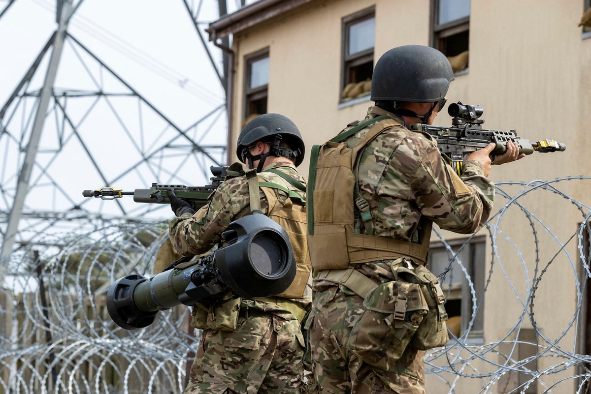 Times: Военные ВСУ до нападения на Курскую область обучались городским боям в Британии