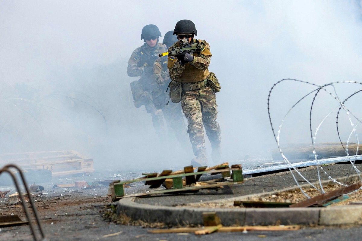 Bild: Разрушенное училище в Полтаве обучало военных со всей Украины