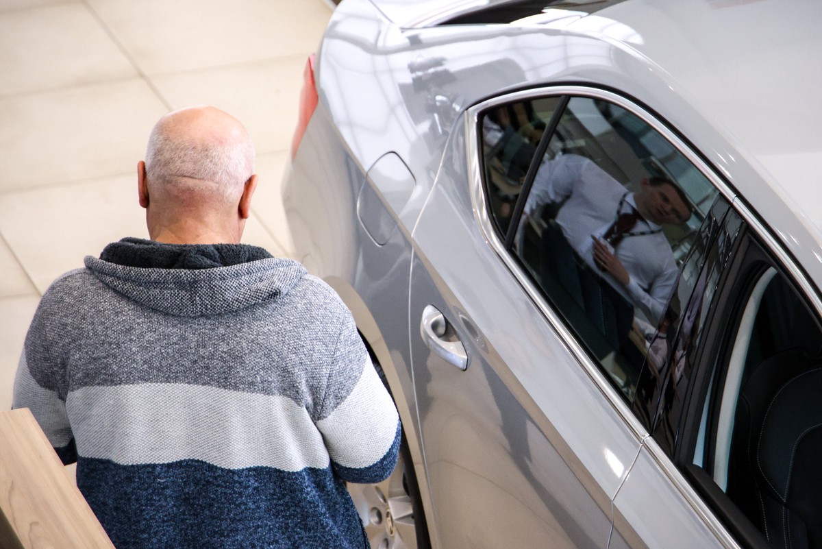 Автодилеры в России попросили отложить повышение утильсбора на ввозимые машины