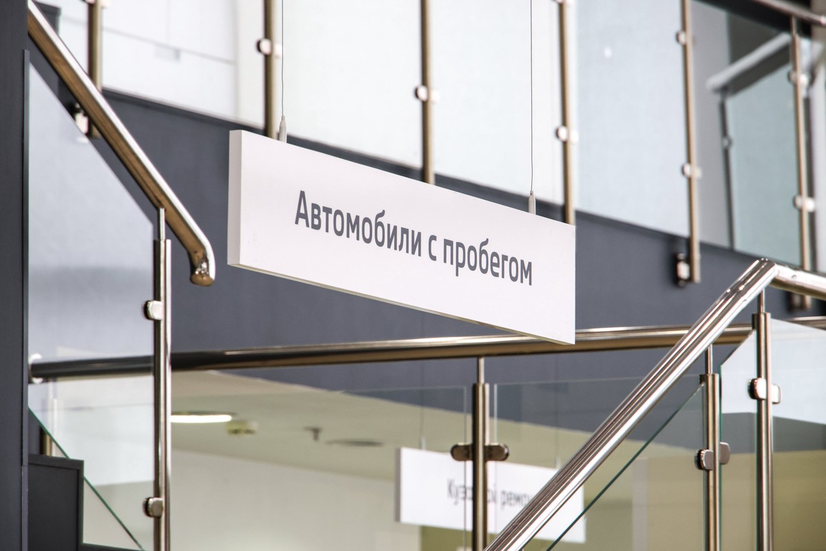 Автоэксперт Сажин рассказал, почему цены на подержанные автомобили сравнялись со стоимостью новых