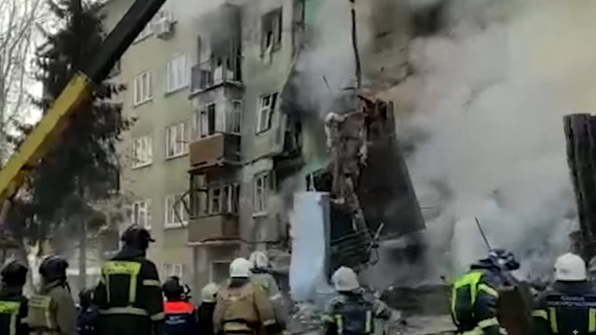 Число жертв после взрыва газа в Новосибирске увеличилось до 14