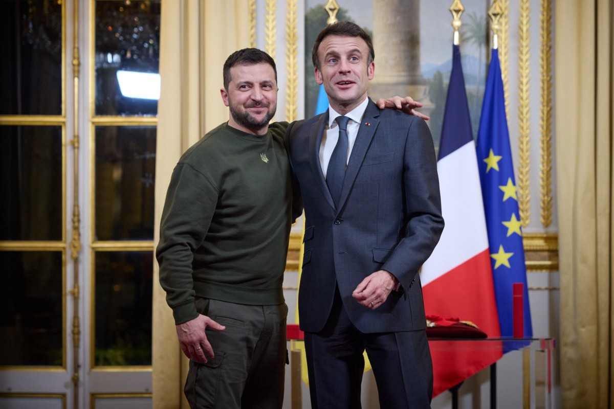 Стало известно, почему президент Франции Макрон сменил риторику по Украине