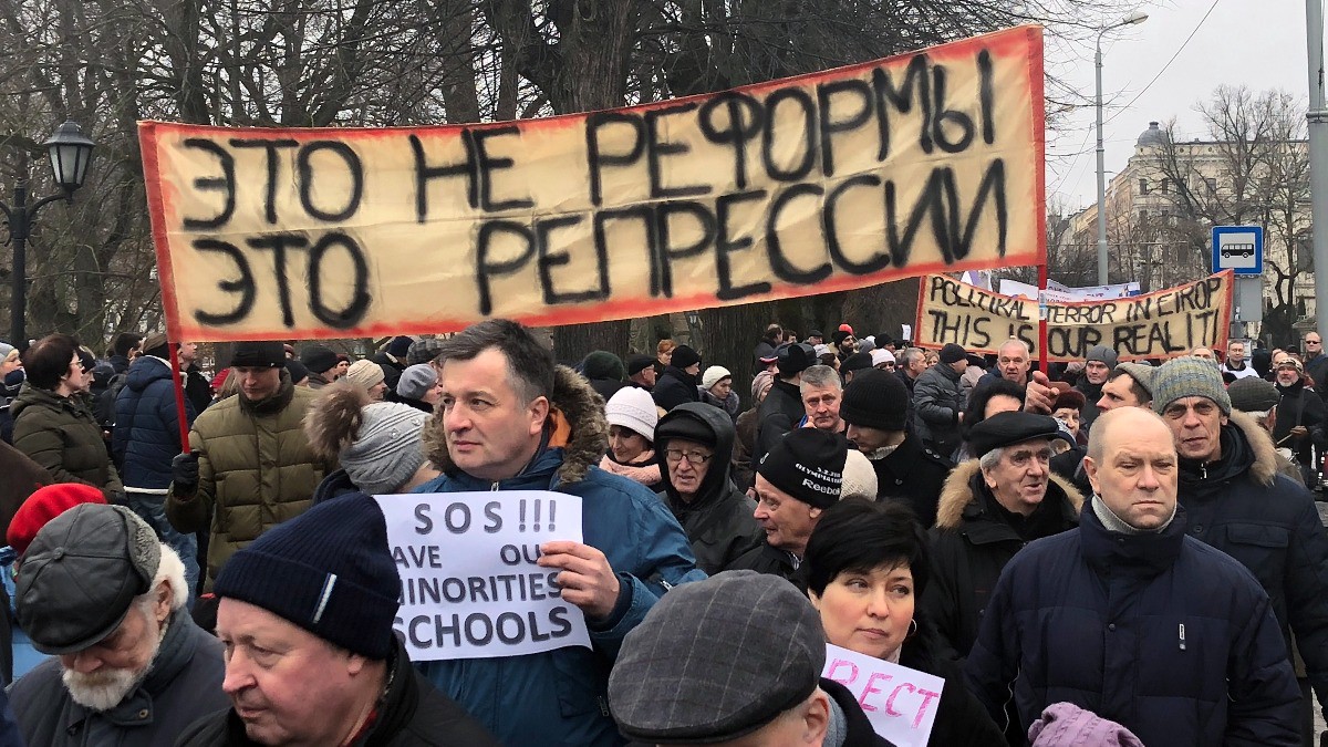Заполучи, фашист, грант: как Латвия превратилась в концлагерь 