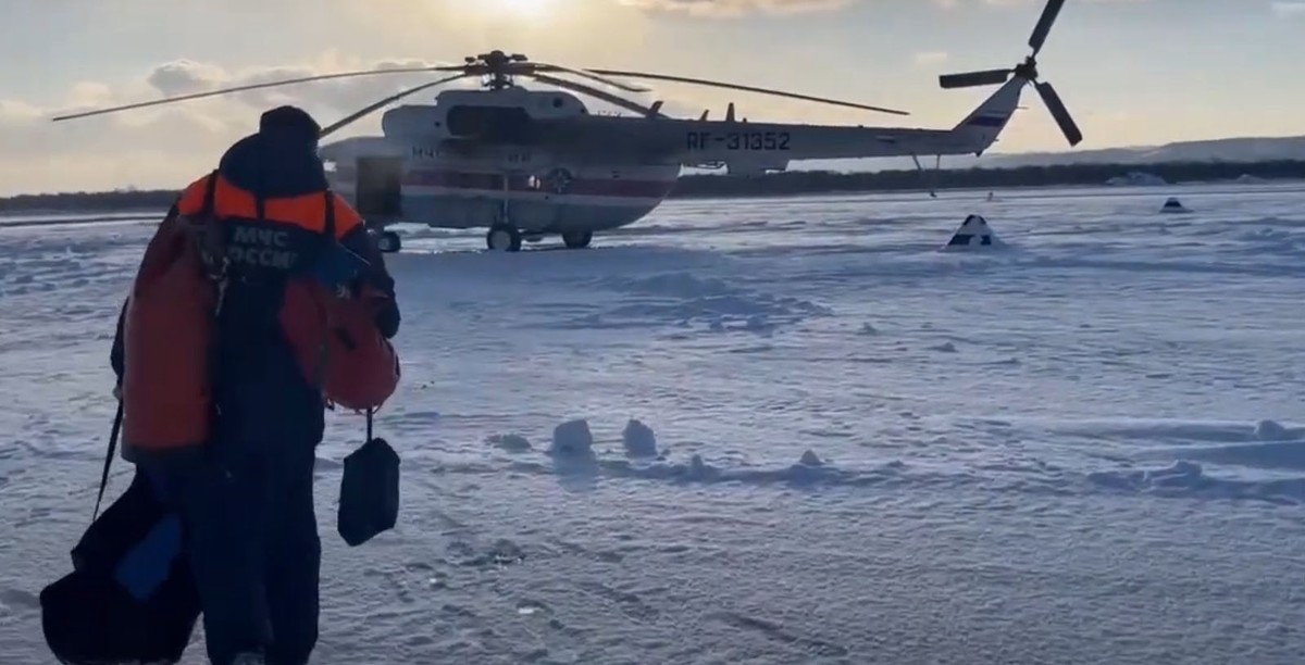 МЧС: Обнаружено место крушения вертолёта Ми-8 в акватории Онежского озера