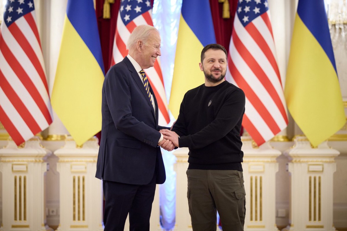 Байден на саммите НАТО оговорился и случайно передал слово Путину вместо Зеленского