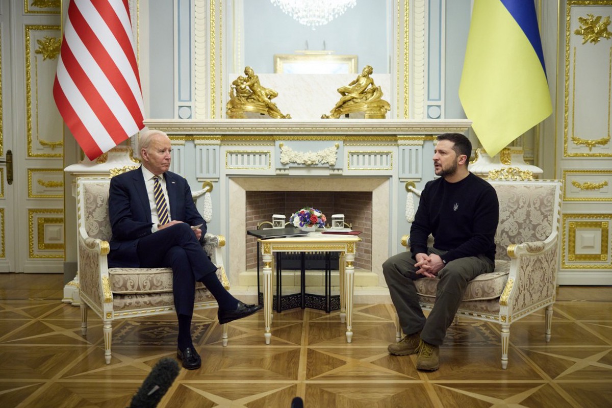 Newsweek: Байдену придётся снизить поддержку Украины ради победы на выборах