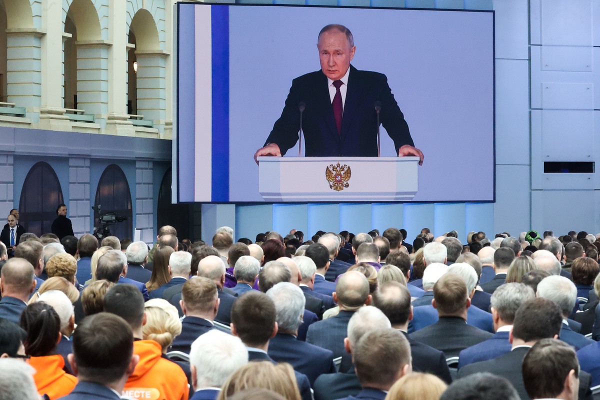 Путин: Россия прекрасно справляется с экономическими трудностями