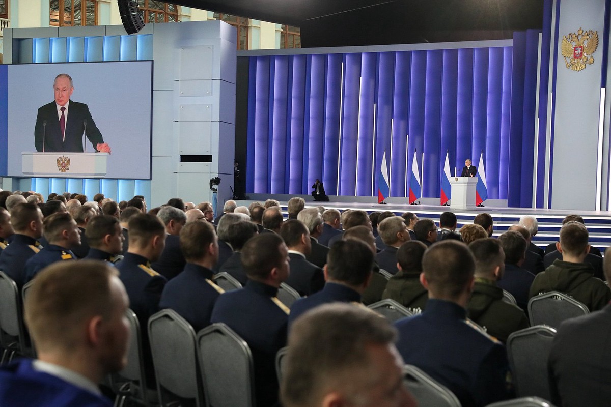 Песков ответил на вопрос о дате послания Путина Федеральному собранию