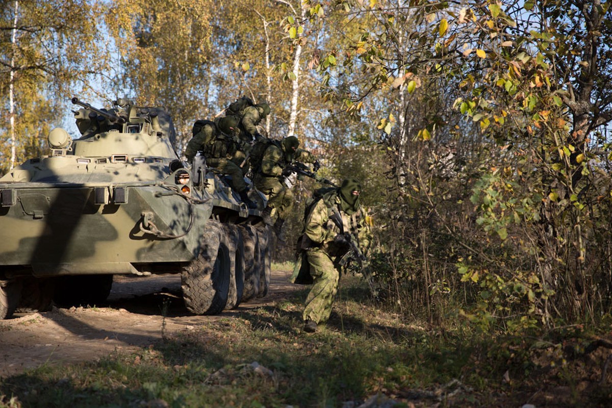 Минобороны РФ: добровольцы ЦВО проходят подготовку на современных БМП-3 в тылу зоны спецоперации 