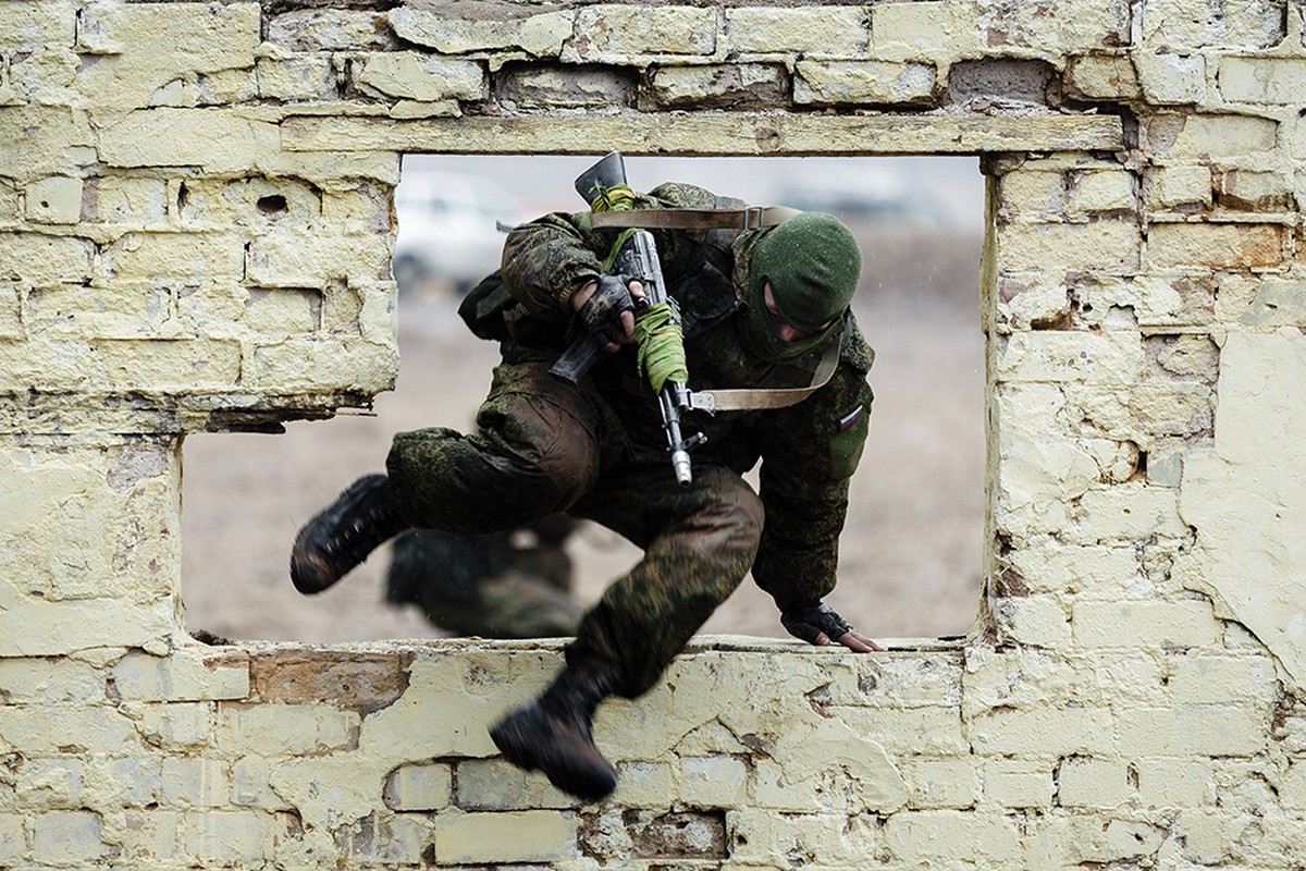 Минобороны: Десантники уничтожили танк и склад боеприпасов ВСУ на правом берегу Днепра